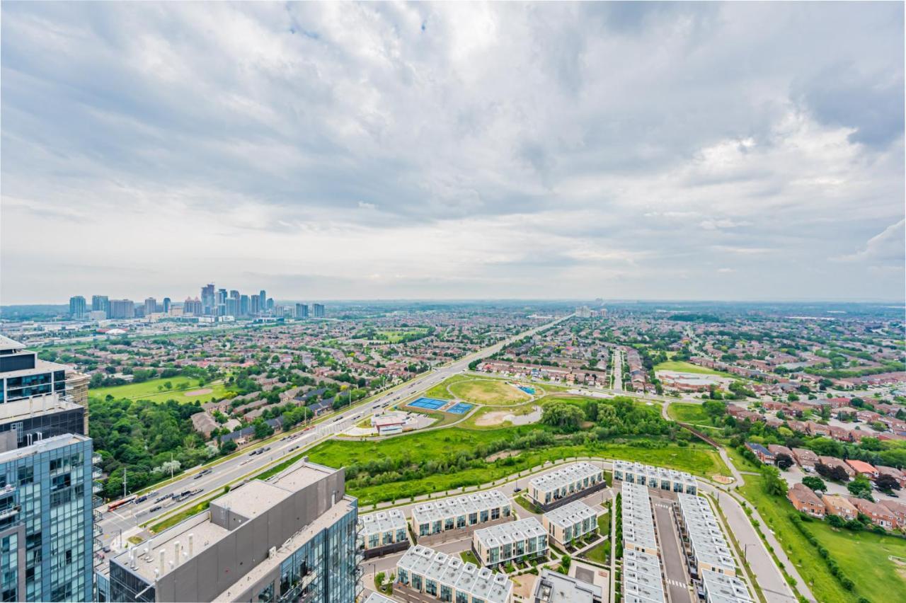 Amazing 3 Bed 4 Bath Penthouse With Roof Top Terrace Close To Airport Mississauga Exterior photo