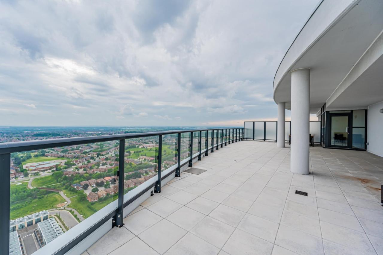 Amazing 3 Bed 4 Bath Penthouse With Roof Top Terrace Close To Airport Mississauga Exterior photo